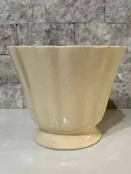 Vintage Brush 175-5 USA Pottery Planter/Pot Cream Color