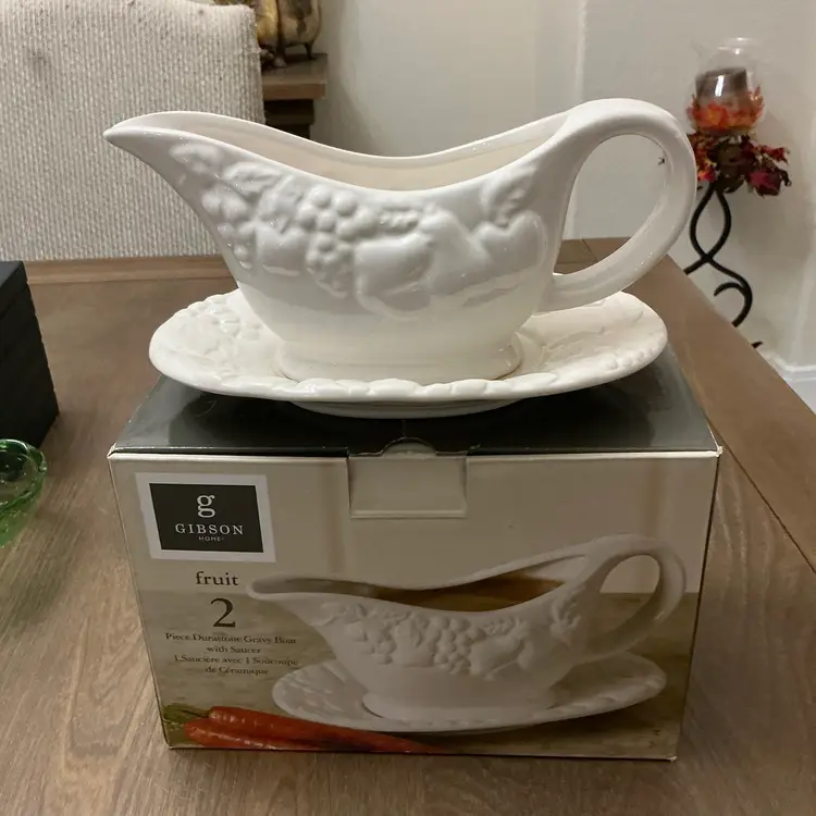 Gibson 2 Piece Ceramic Gravy Boat Set