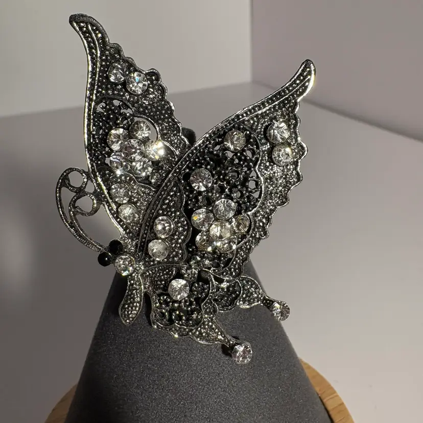 VTG Large Butterfly Statement Ring Stretch/Scarf Ring Silver Tone Rhinestone