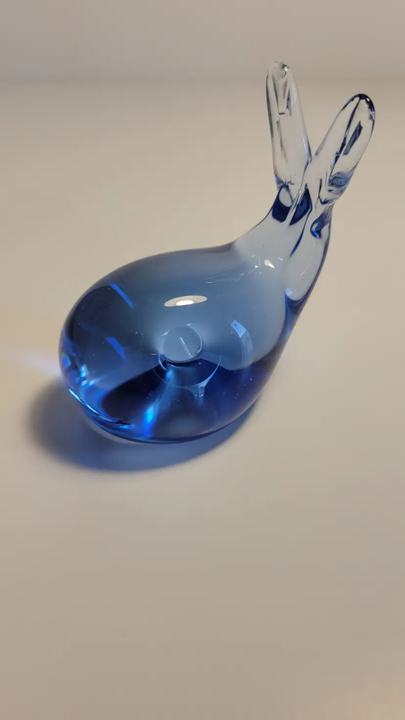 Blue glass whale 2.5inl x 2.5in t, has few surface scratches