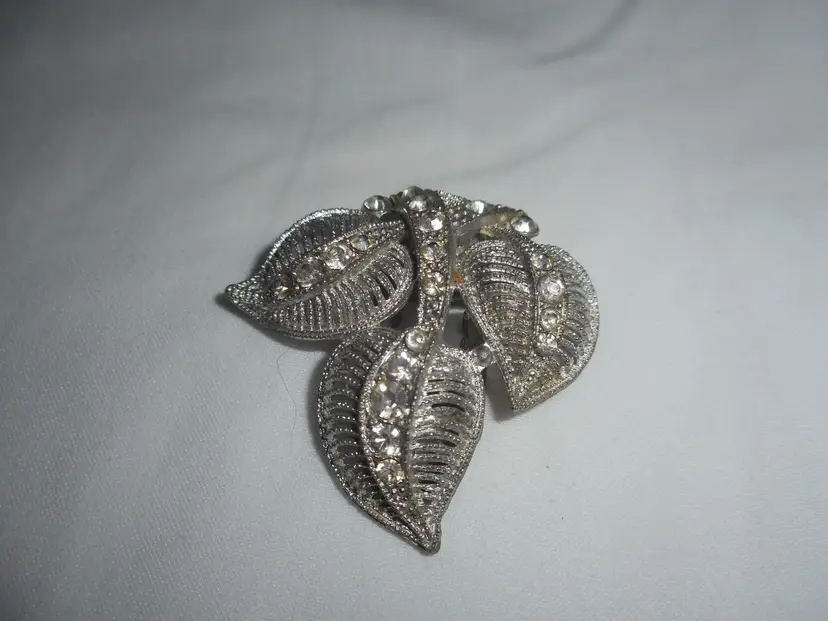 Vintage Estate Rhinestone Leaves Scarf Buckle Scarf Clip ornate