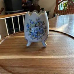 Vintage Porcelain Cracked Egg Footed Vase