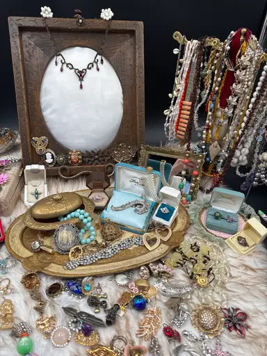 Come And Join Me For My First Live Vintage Jewelry Sale ￼