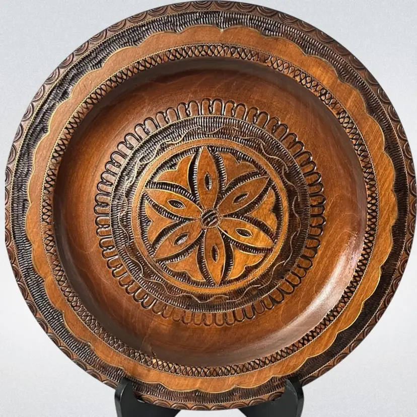Hand-Carved Wood With Brass Inlay Decorative Plate – Floral Medallion Design – 11” Beautiful Marquetry!