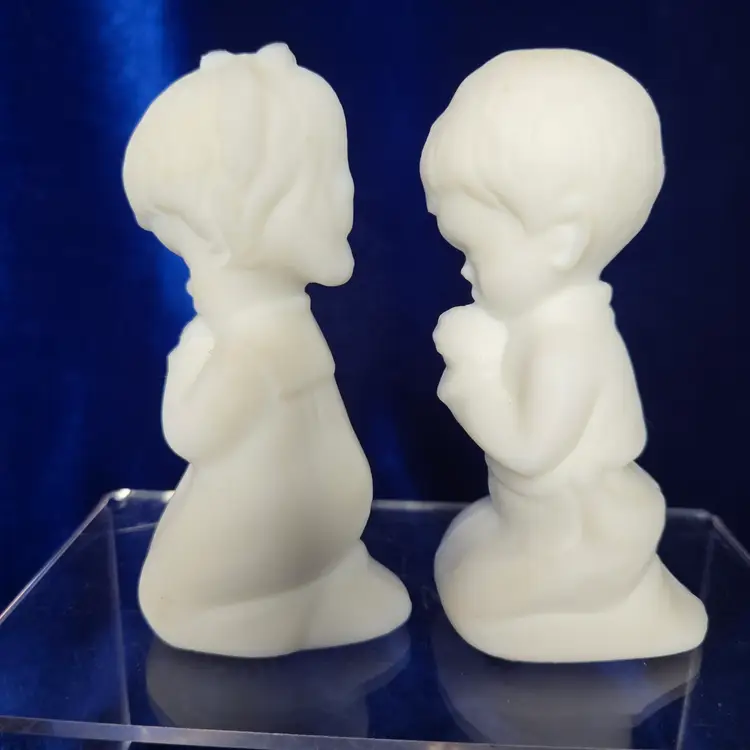 206  Fenton Praying Children Satin Glass VTG 1960s