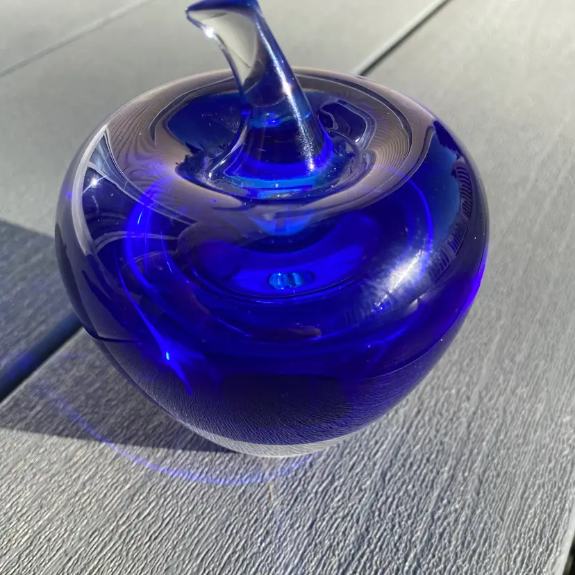 ROYAL BLUE GLASS ART APPLE (BLENKO?)