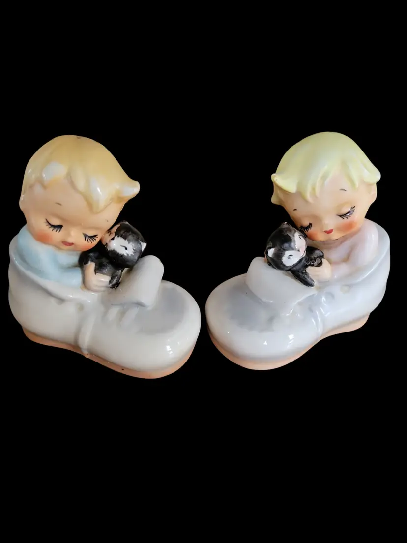 Vtg Lefton, Japan Babies In Shoes With Kittens Salt And Pepper Shakers