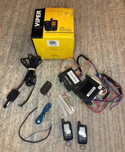 Viper Model 5305V remote start alarm systems ( Includes 3 Remotes) USED