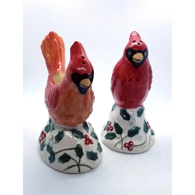 Pfaltzgraff Winterberry Pair of Cardinals Salt & Pepper Christmas Shaker Set