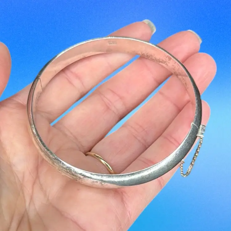 Vintage Sterling Silver Hinged Bangle w/ Safety Chain 2.5” Inner Diameter, 12.5g