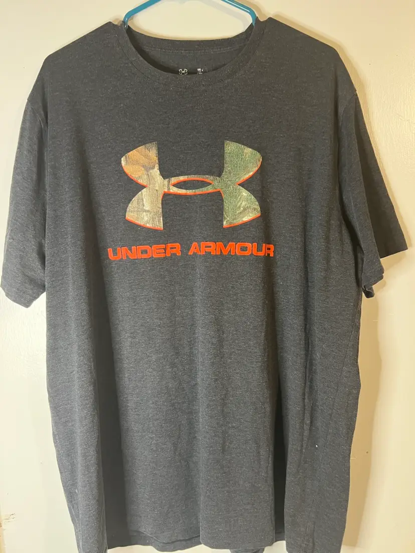 Men’s Xl Under Armour Tshirt