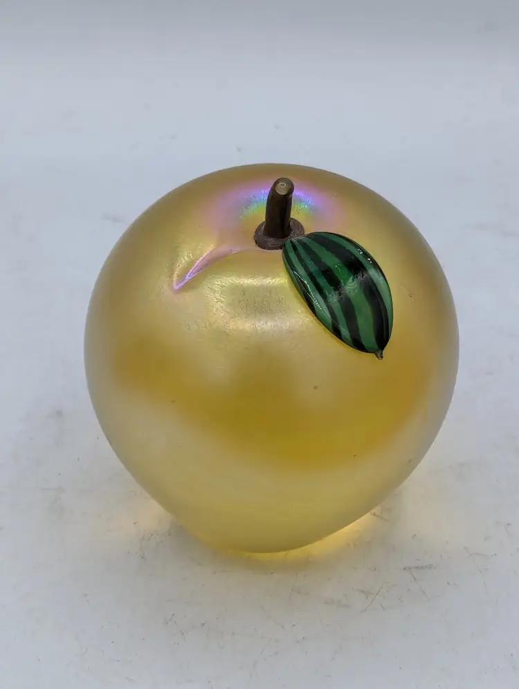 Orient & Flume Gold Iridescent Art Glass Apple Paperweight Green Leaf Signed 4"