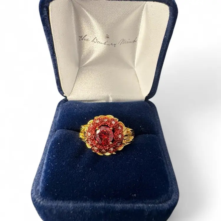 29. 14K Gold Plated The Danbury Mint "Dozen Roses" Vintage Ring with Box