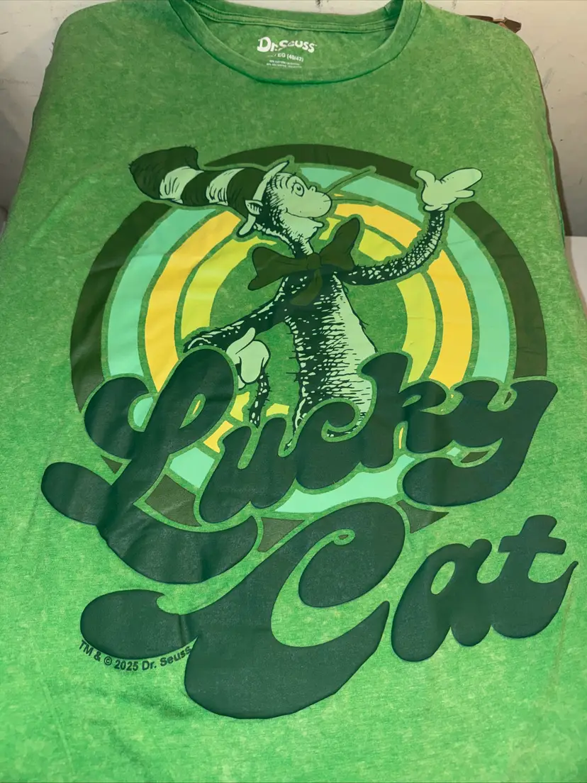 Dr Seuss XL Lucky Cat SS T-shirt lightly worn