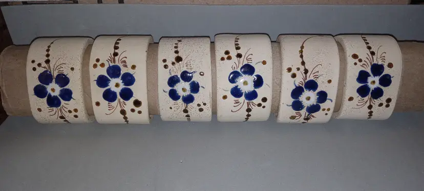 #01 Set of 6 Unsigned Mexican Pottery Tonala-like Napkin Rings