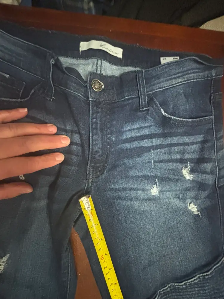 Woman’s Kancan Raw Hem W9/28 Estilios Jeans With Detail And Rips In Front Distressing Beachy Lagon Look