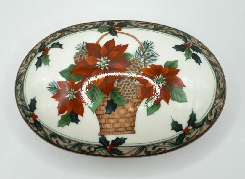 Vintage Christmas Red Poinsettias in Basket Porcelain Oval Trinket Box, By Mikasa, Made in Japan, MPN UT114/686