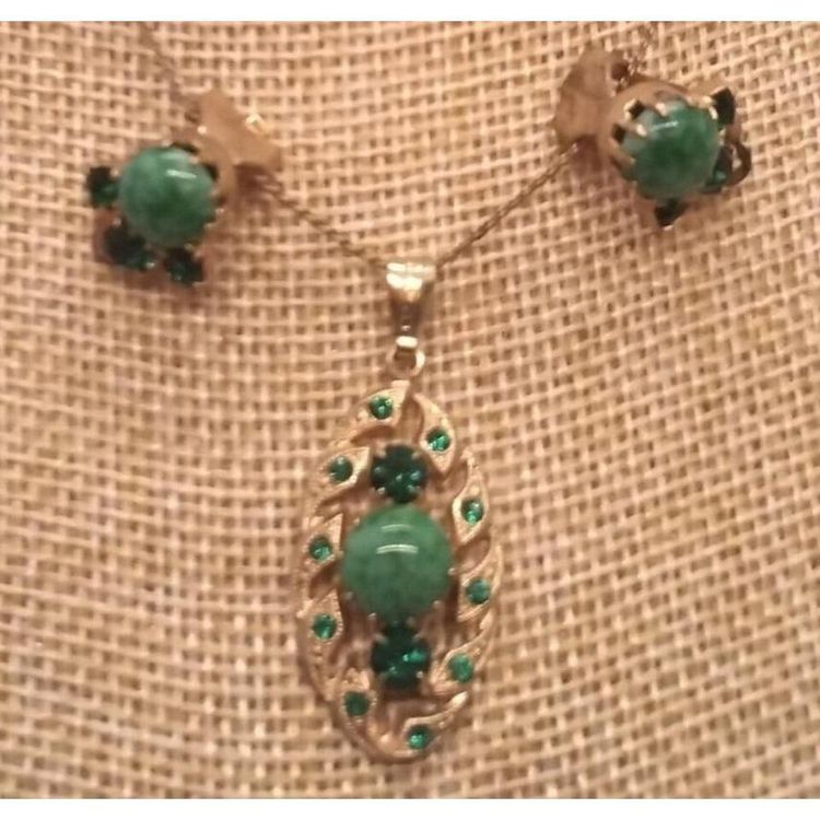 Vintage Green Stone And Rhinestone Necklace And Clipon Earing Set