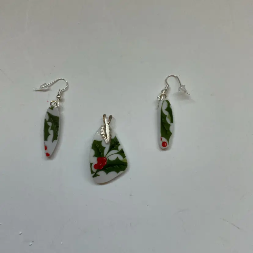 Teacup Holly Christmas Jewelry Set
Made By Me