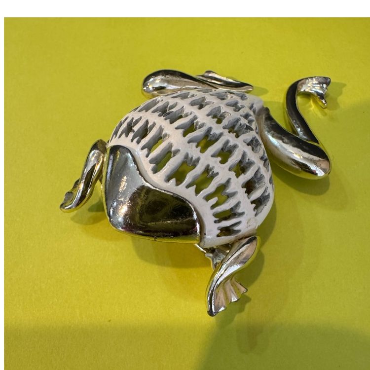 Vintage Leaping Frog Brooch