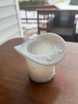 Vintage opalescent glass 'Daisy and Button' top hat toothpick holder.2.5”