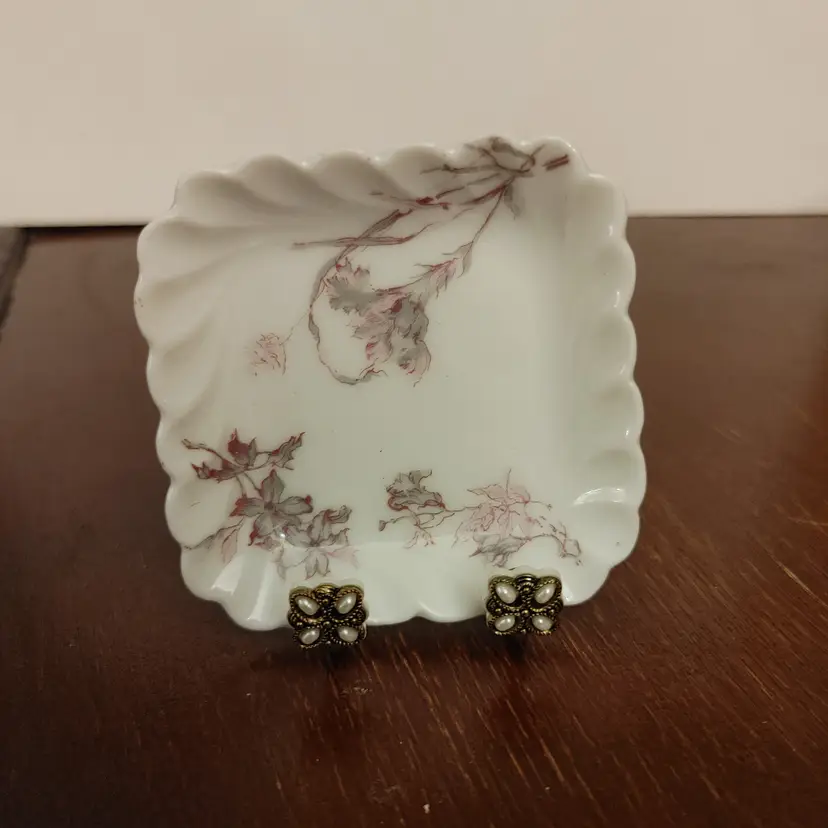 Haviland & Co square shaped butter pat or trinket dish. Limoges, France. 1800-early 1900's. With stand. 2.75 x 2.75. No chips or cracks.