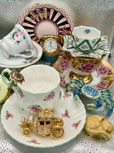 Tea Cups & Trinkets! ☕️🌸🦠