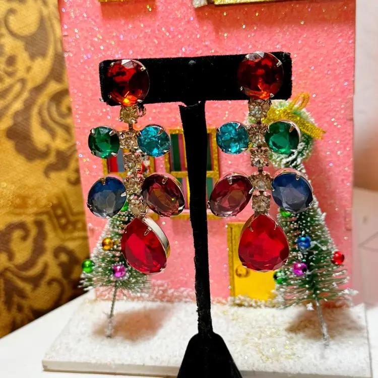 Stunning Vintage Clip On Earrings 3 ”