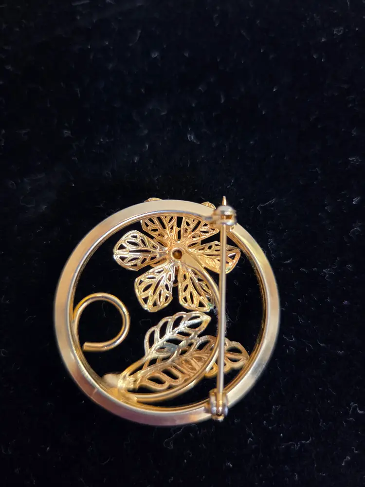 Vintage Gold Tone Figlaree Flower w/ Rhinestones Brooch 1 1/2"