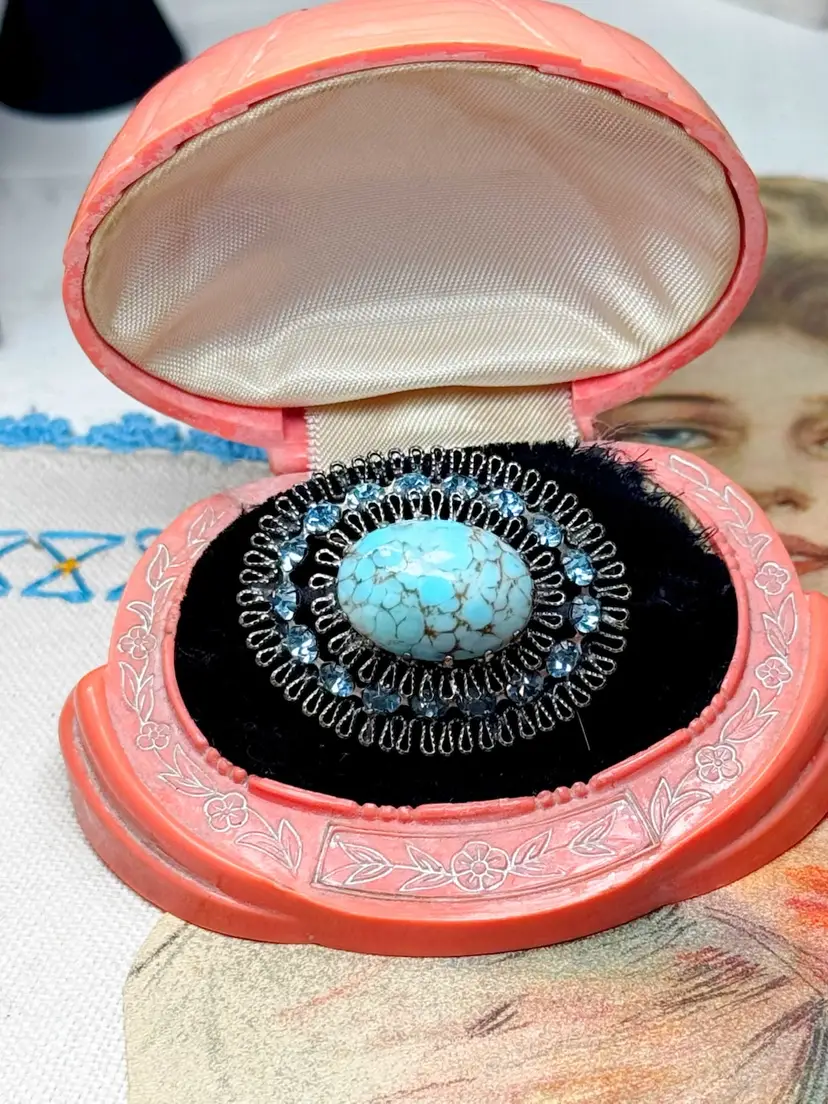 Vintage Art Deco Brooch 1.25”