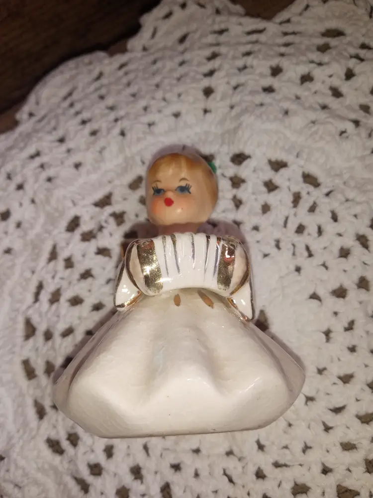 Little ceramic angel