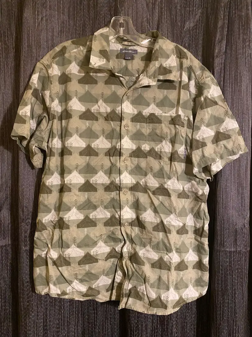 Eddie Bauer Men's XL Classic Fit Green Camping/Tent Short Sleeve Button-Up Shirt