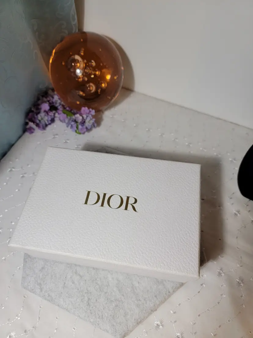 Dior box with 1 sheet of Dior tissue paper inside