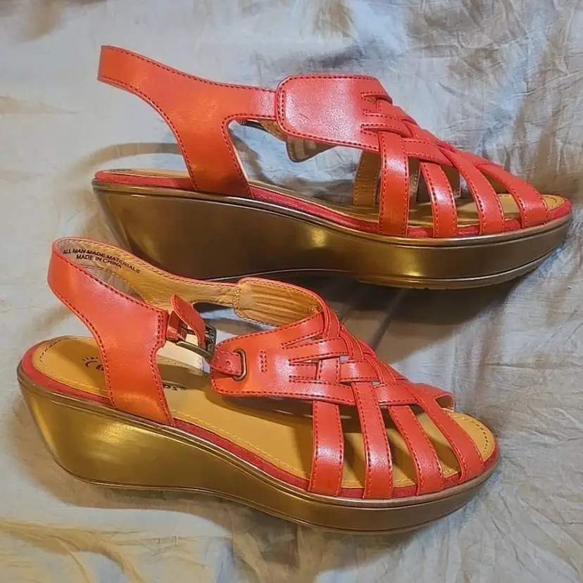 Bare Traps Womens Dayna Sandals 9.5 Red Faux Leather Slingback Platform Wedge