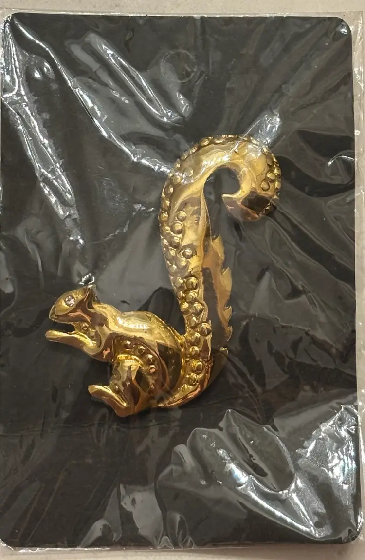 GOLD TONE SQUIRREL BROOCH