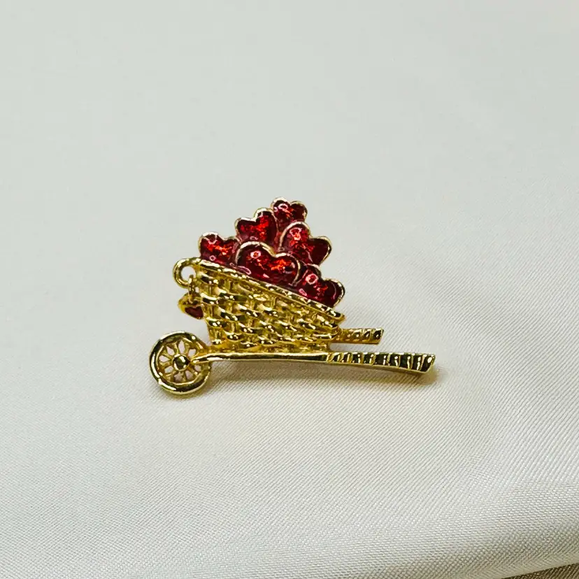 A051 - Avon Wheelbarrow Of Hearts Pin