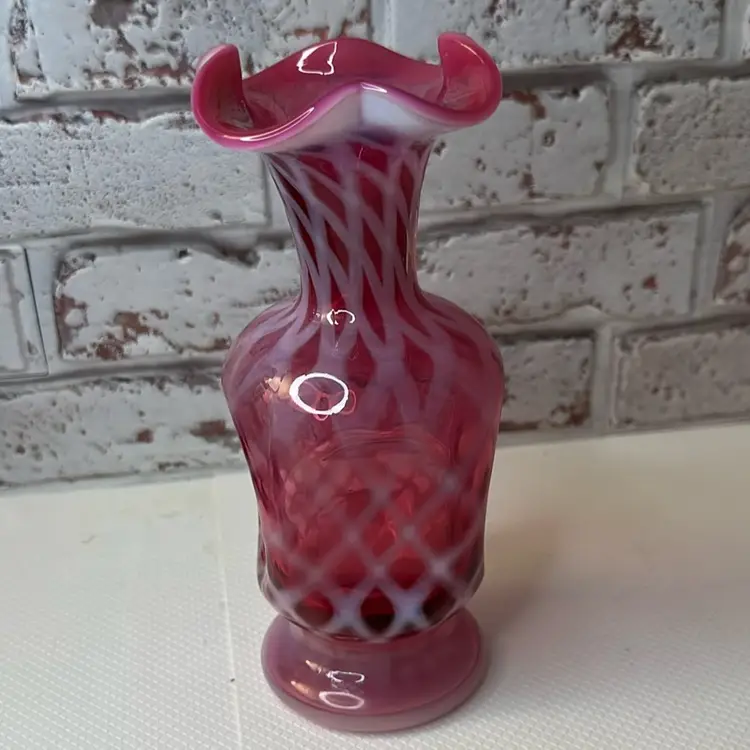 Fenton Vase Cranberry Diamond Pattern Or Optic perfect condition