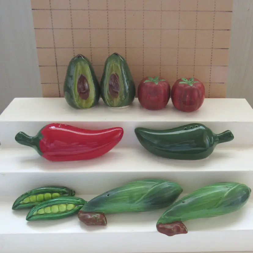 VTG Lot of 5 Assorted Vegetable Salt & Pepper Shaker Sets