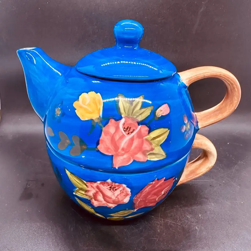 17. Cozy Service For One Tea Pot/cup