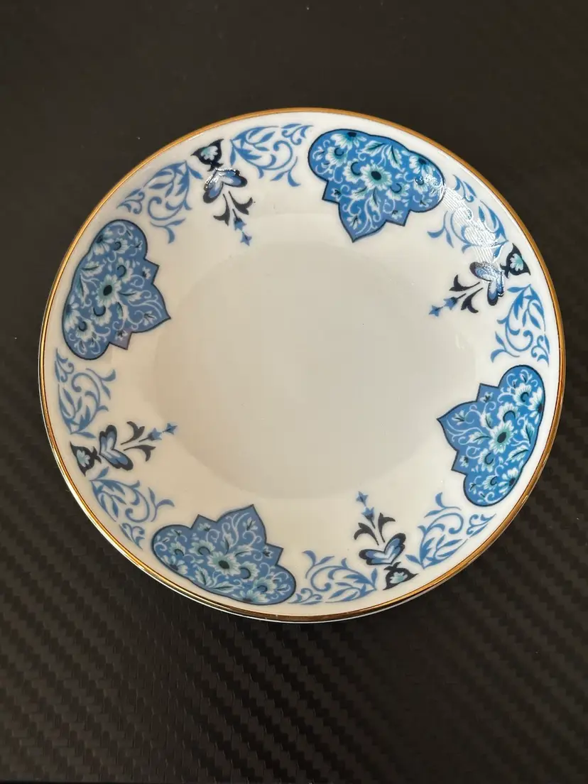 Avon 1984 Avon European Tradition Collection Only Saucer 4.25”