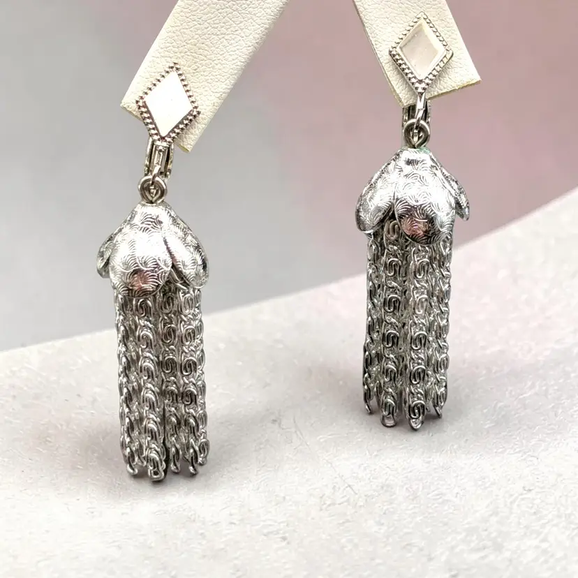 Vintage Sarah Coventry Silver Tone Drop Dangle Chain Tassle Clip On Earrings