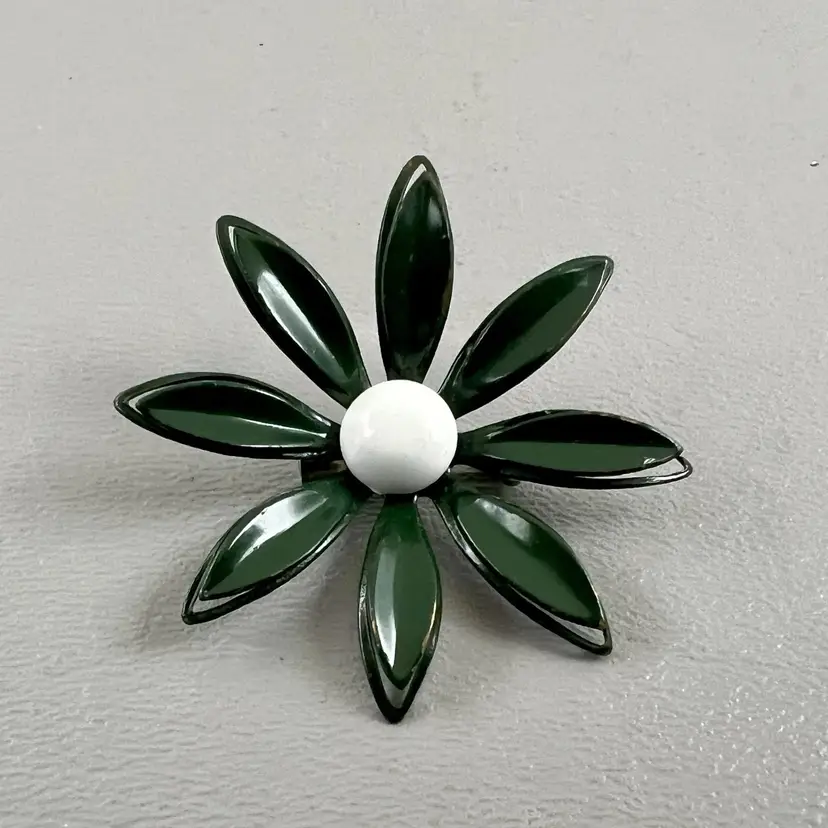 Vintage Retro Layered Open Work Enamel Daisy Brooch Green Black White Metal 2"