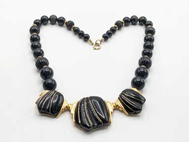 Vintage Crown Trifari Gold Tone Black Bead Necklace Jewelry