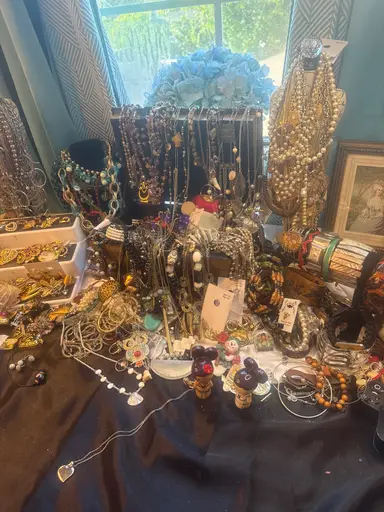 Come Visit with Kathy @ Bella’s Treasures VERY LOW SBs 