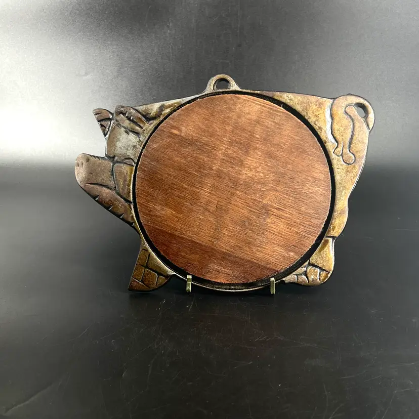 Vintage Trivet Pig Cast Iron & Wood
Footed Metal Hot Pad Kitchen Rustic Farmhouse Stove Country Grandma Core Bacon BBQ