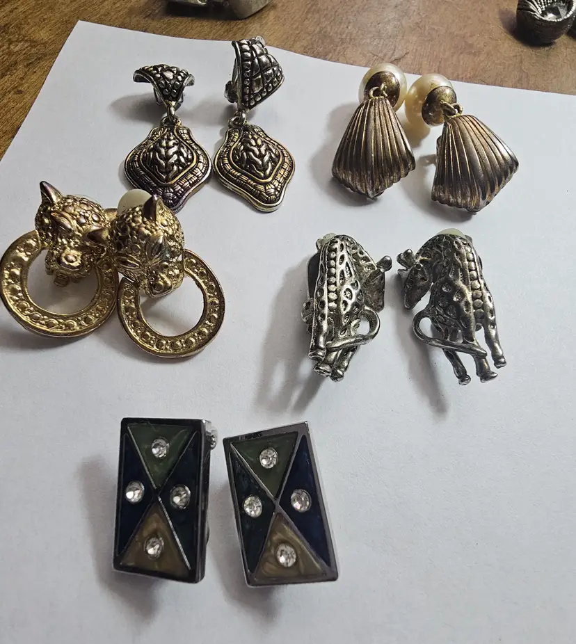 Lot of 5 Very Cute Ladies Clip on Earrings