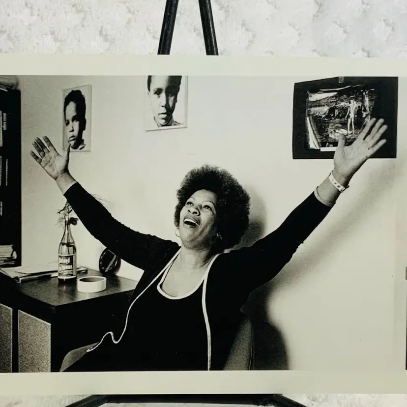 Black Writers
PHOTOGRAPHS BY JILL KREMENTZ
TONI MORRISON, New York, N.Y., February 13, 1974
Toni Morrison (b. 1931) creates richly textured prose that mines her experience as an African American woman in a predominantly white society. For her entire body of work-from her first novel, The Bluest Eye (1970), through Jazz (1992)-she was awarded the 1993 Nobel Prize in literature.
© Jill Krementz
POMEGRANATE