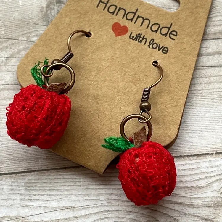 6 Pairs Of Red Apple Lace Bead Earrings Wholesale Lot