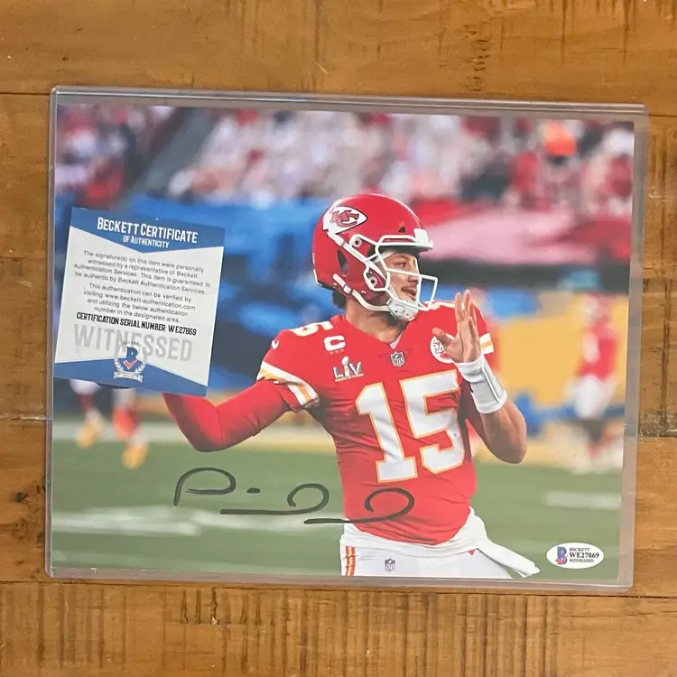 Patrick Mahomes (Kansas City Chiefs) Hand Signed 8x10 Photo With Beckett COA