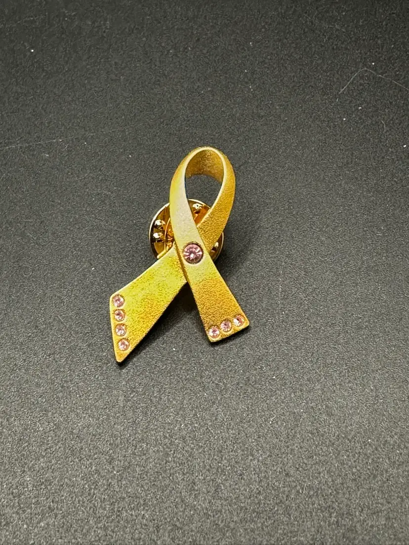A112 - Avon Breast Cancer Awareness Pink Rhinestone Pin